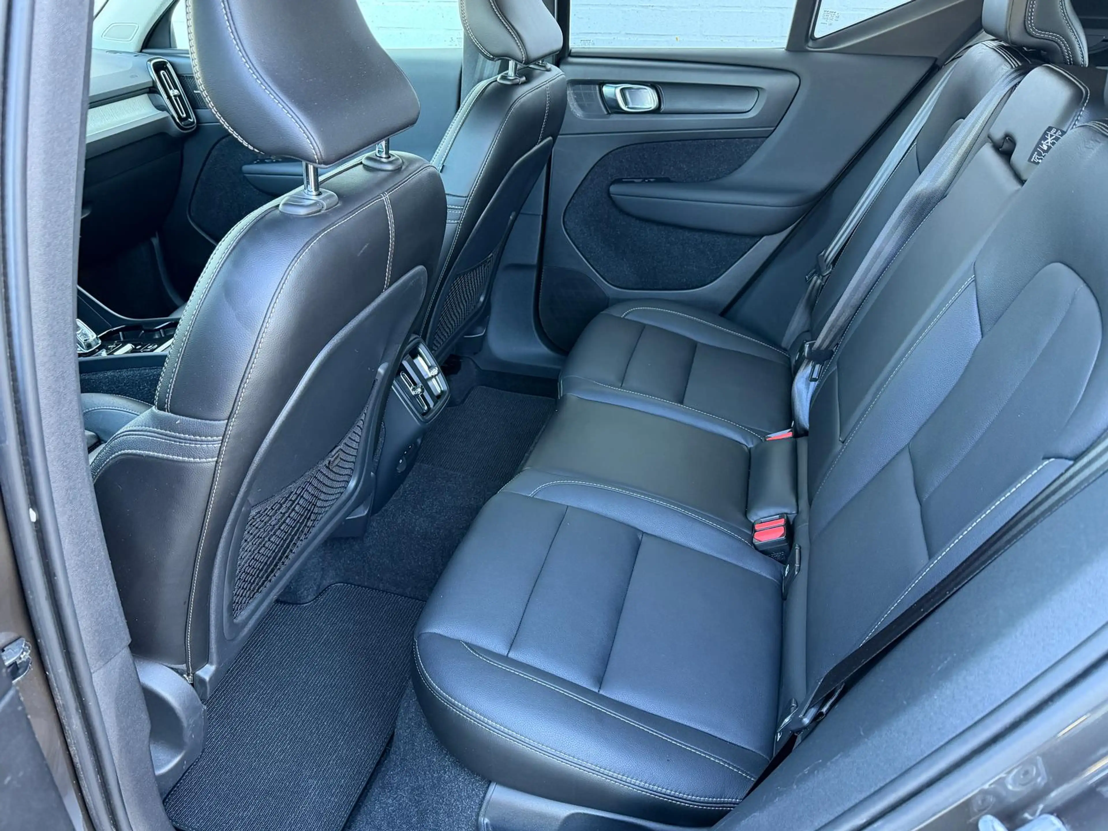 Volvo XC40 D4 AWD Inscription Autom*AHK*Standh*Leder* — photo 10
