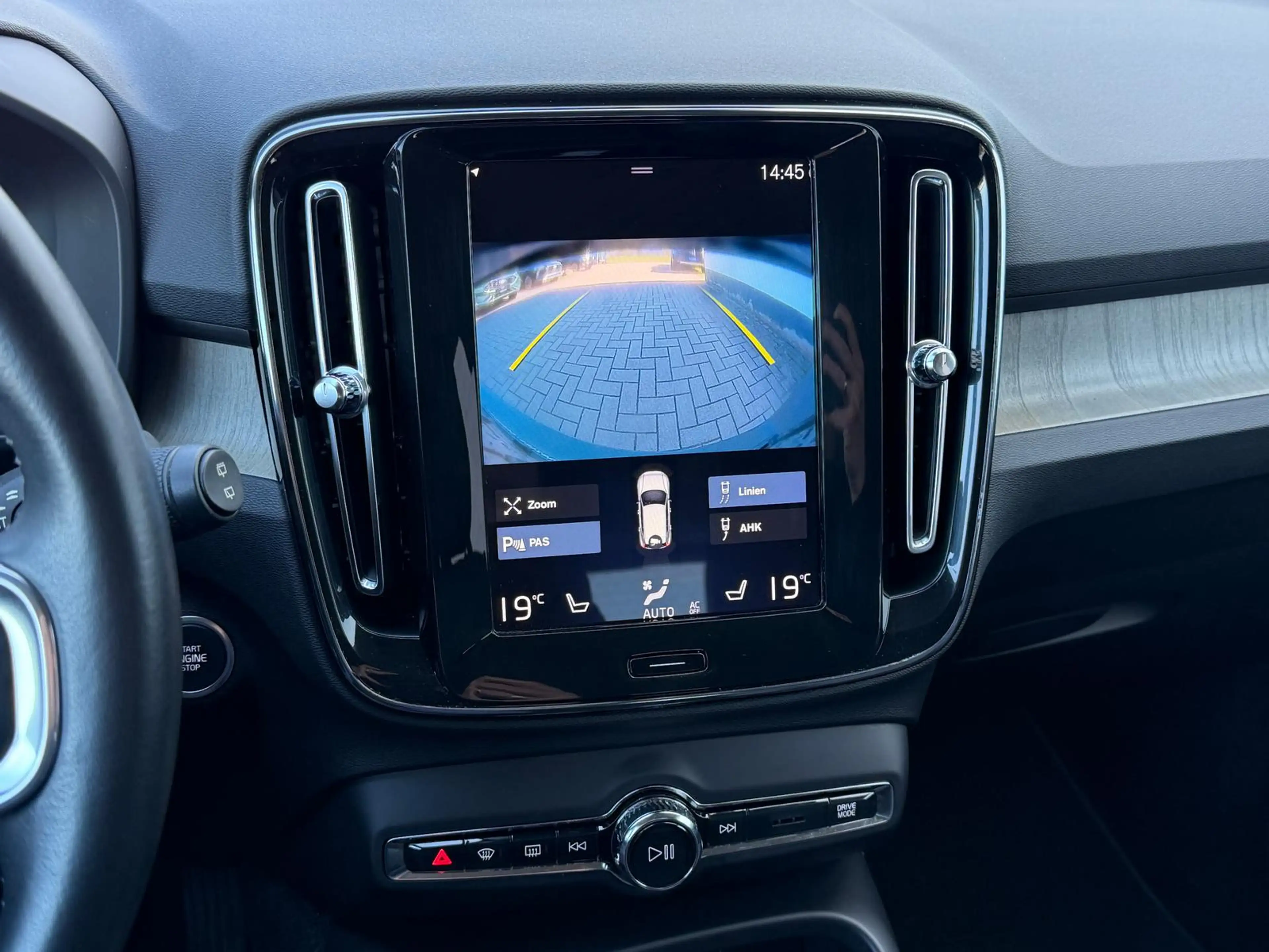 Volvo XC40 D4 AWD Inscription Autom*AHK*Standh*Leder* — photo 12