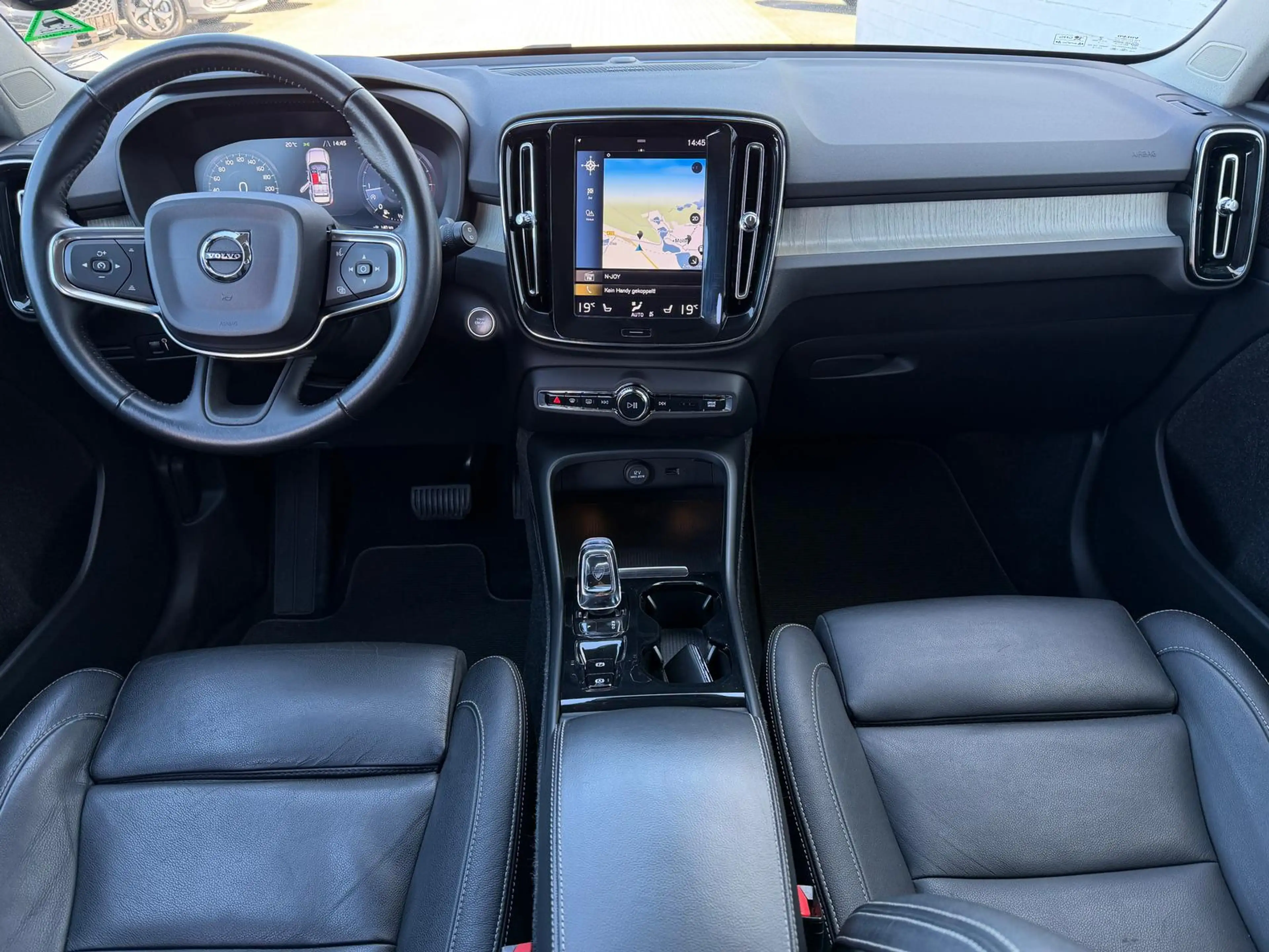 Volvo XC40 D4 AWD Inscription Autom*AHK*Standh*Leder* — photo 8