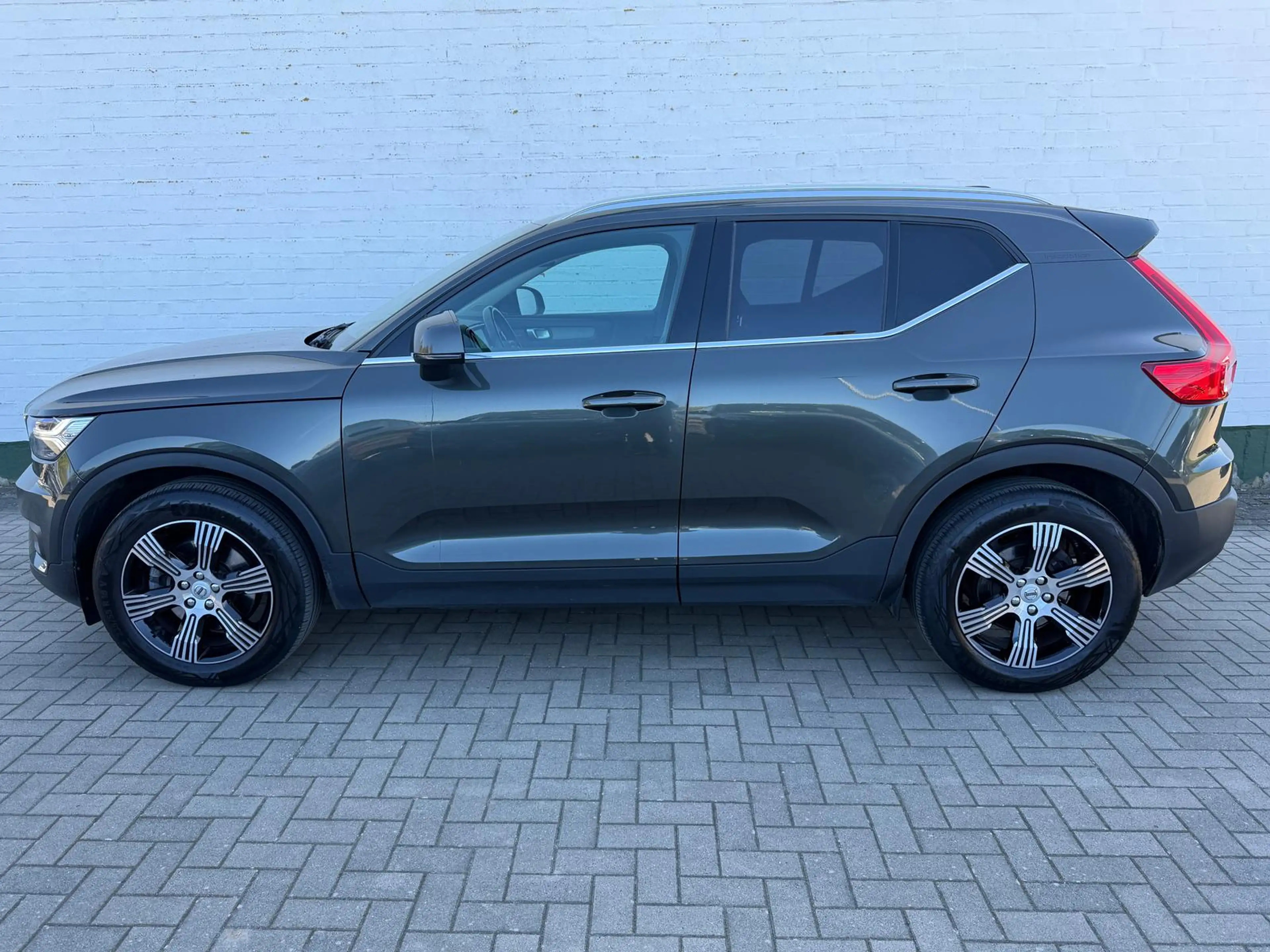 Volvo XC40 D4 AWD Inscription Autom*AHK*Standh*Leder* — photo 6