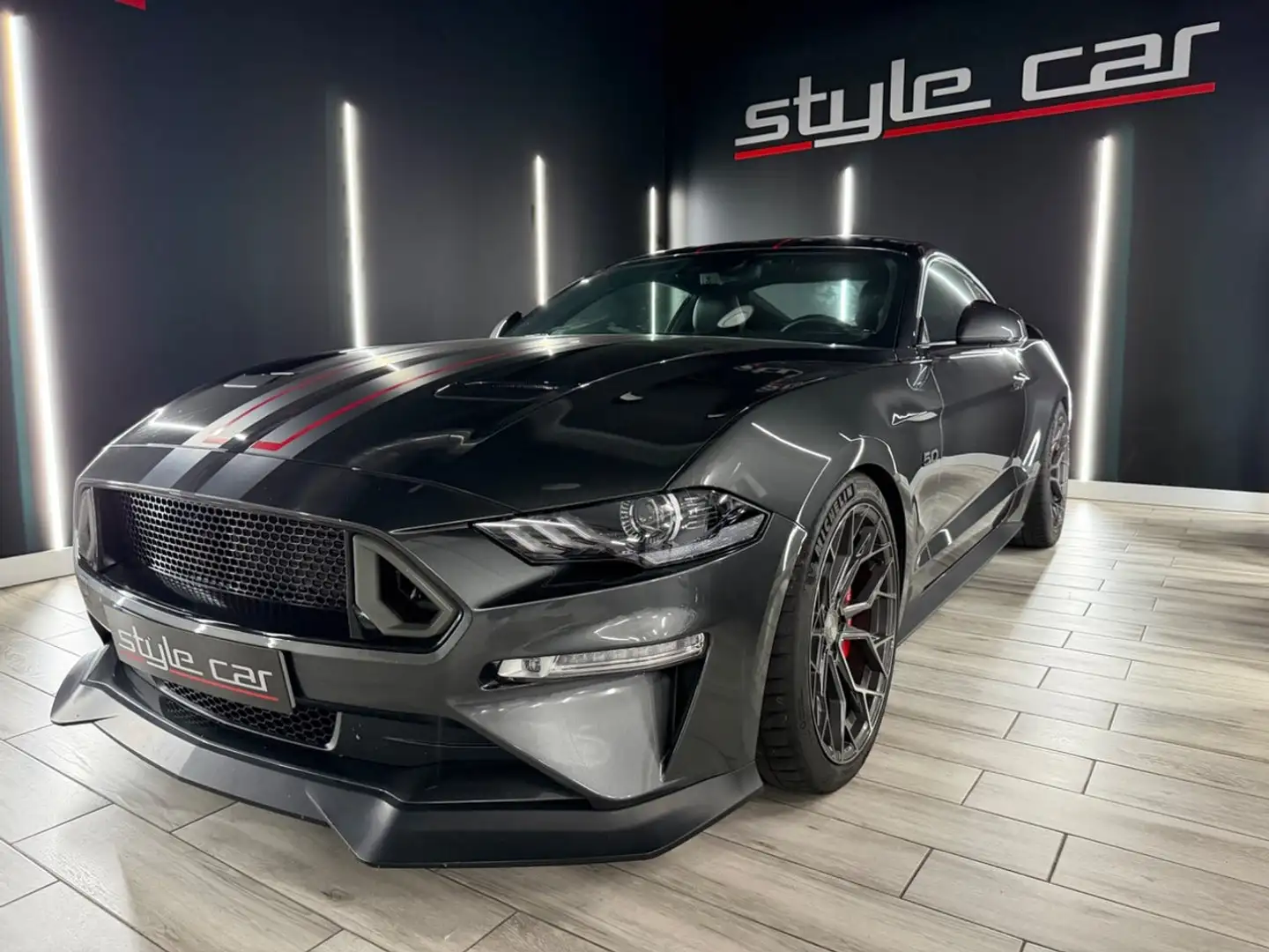 Ford Mustang 5.0 TiVCT V8 331kW GT Fastb. Gris - 1