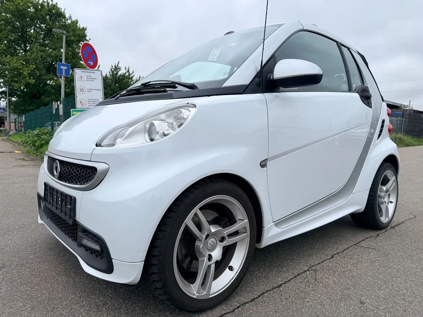 smart forTwo fortwo cabrio Micro Hybrid Drive 52kW Silber - 1