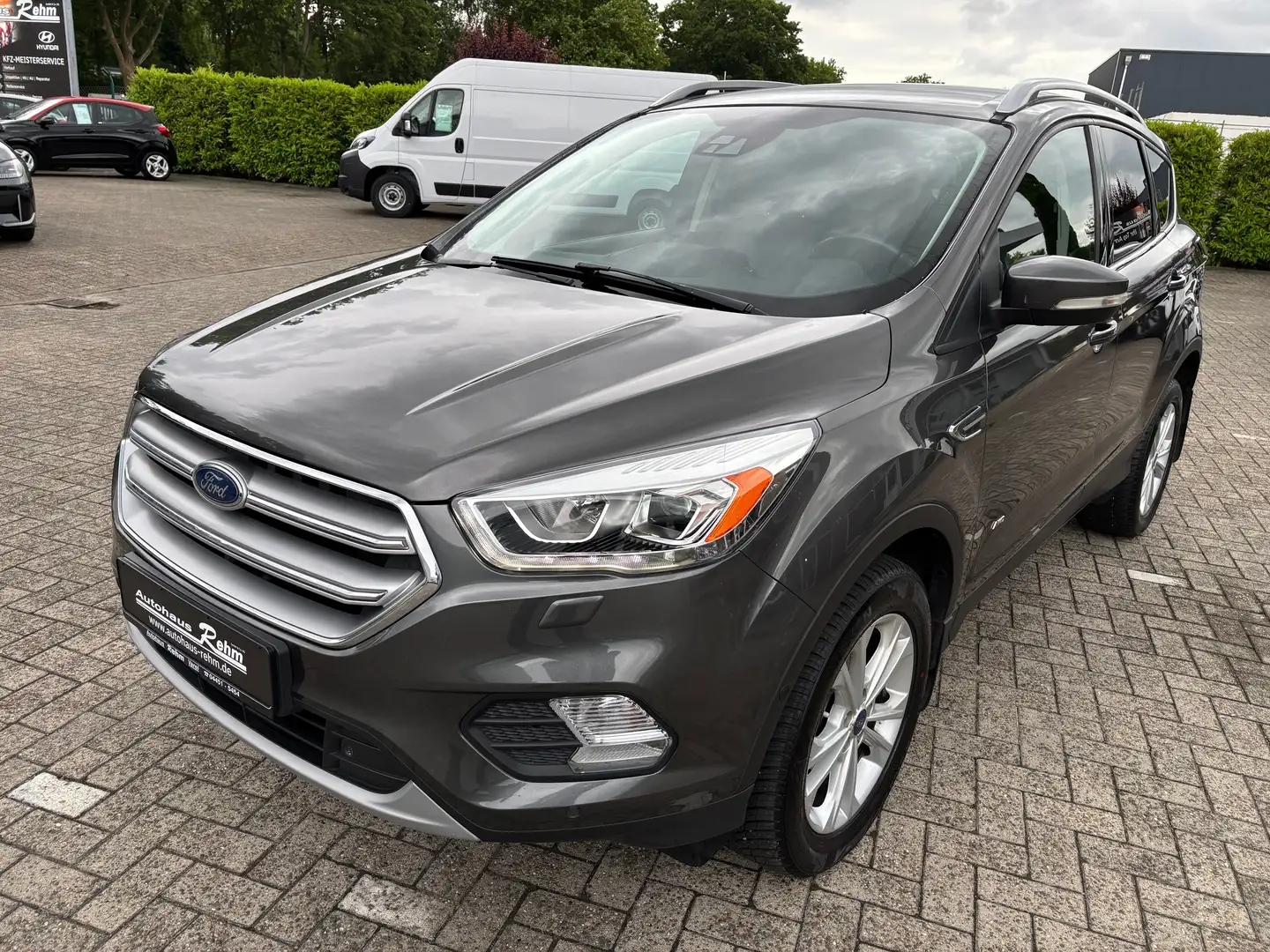 Ford Kuga 2.0 Titanium Automatik | Klima | PDC | RFK | SHZ Grijs - 1