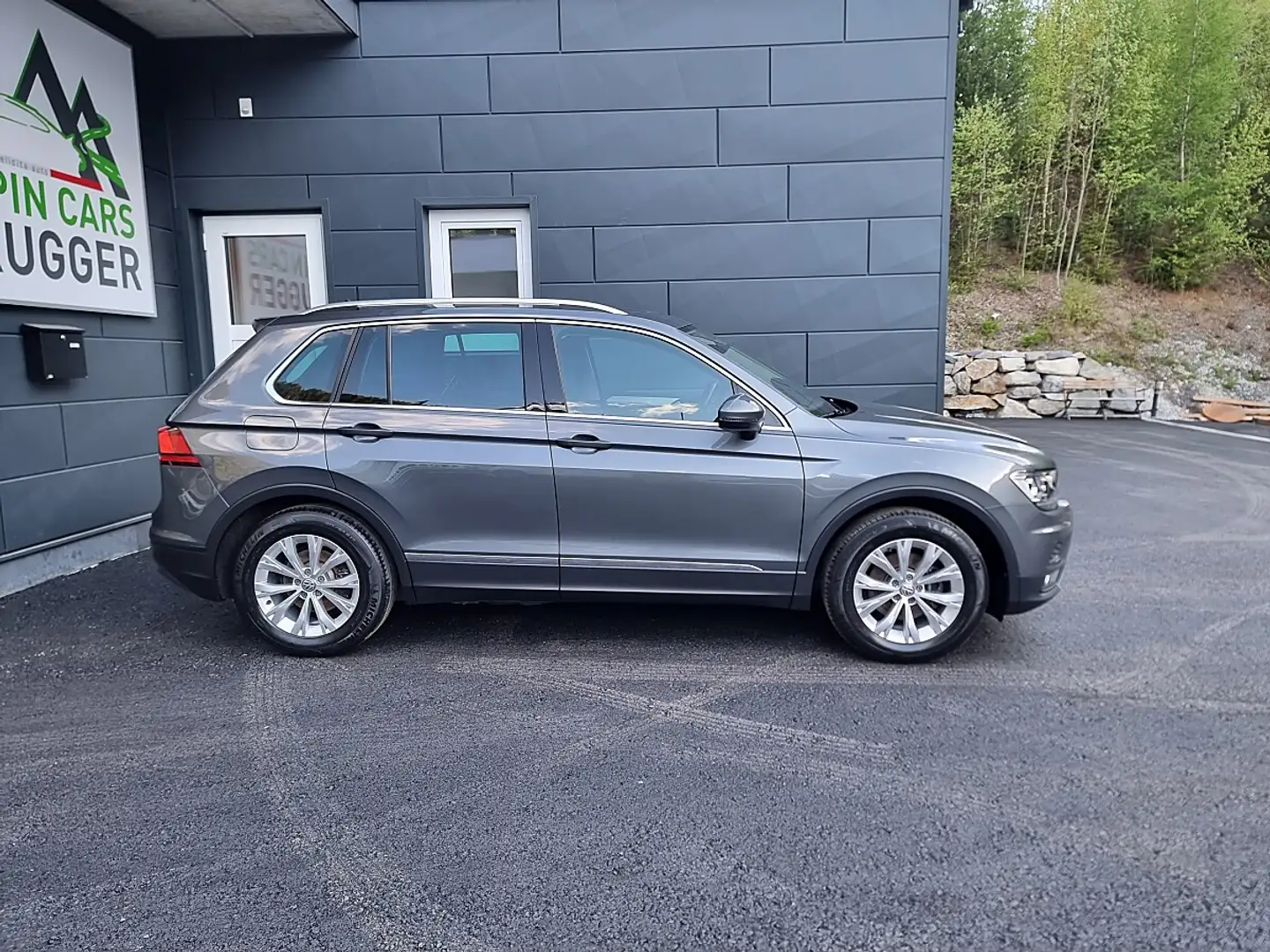 Volkswagen Tiguan 1,4 TSI Sky**AHK**PANORAMADACH**LED** Silber - 2