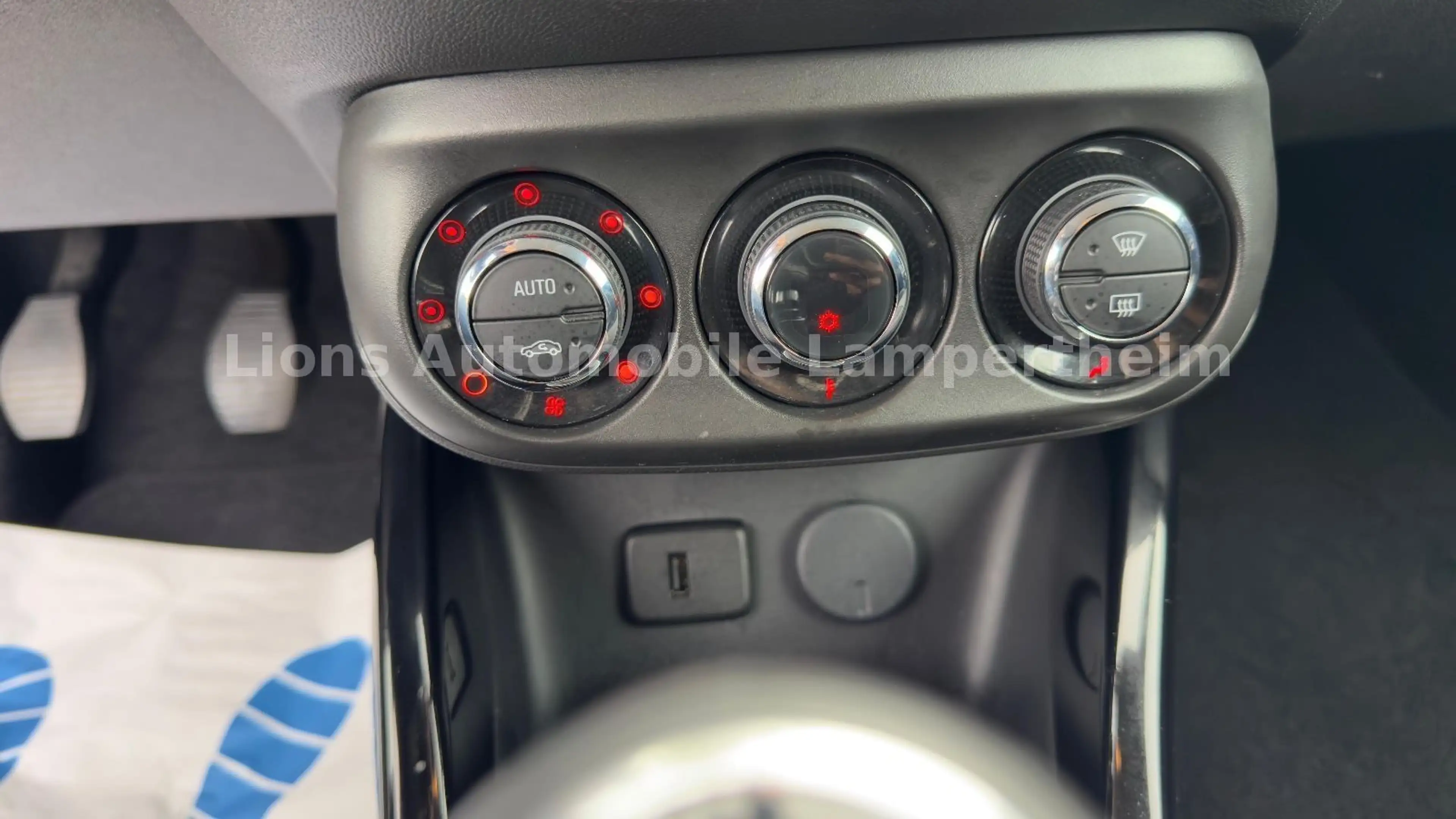 Opel Adam Rocks/WENIG KM/KLIMA/TÜV NEU/PDC/SHZ/NAVI/ — photo 14