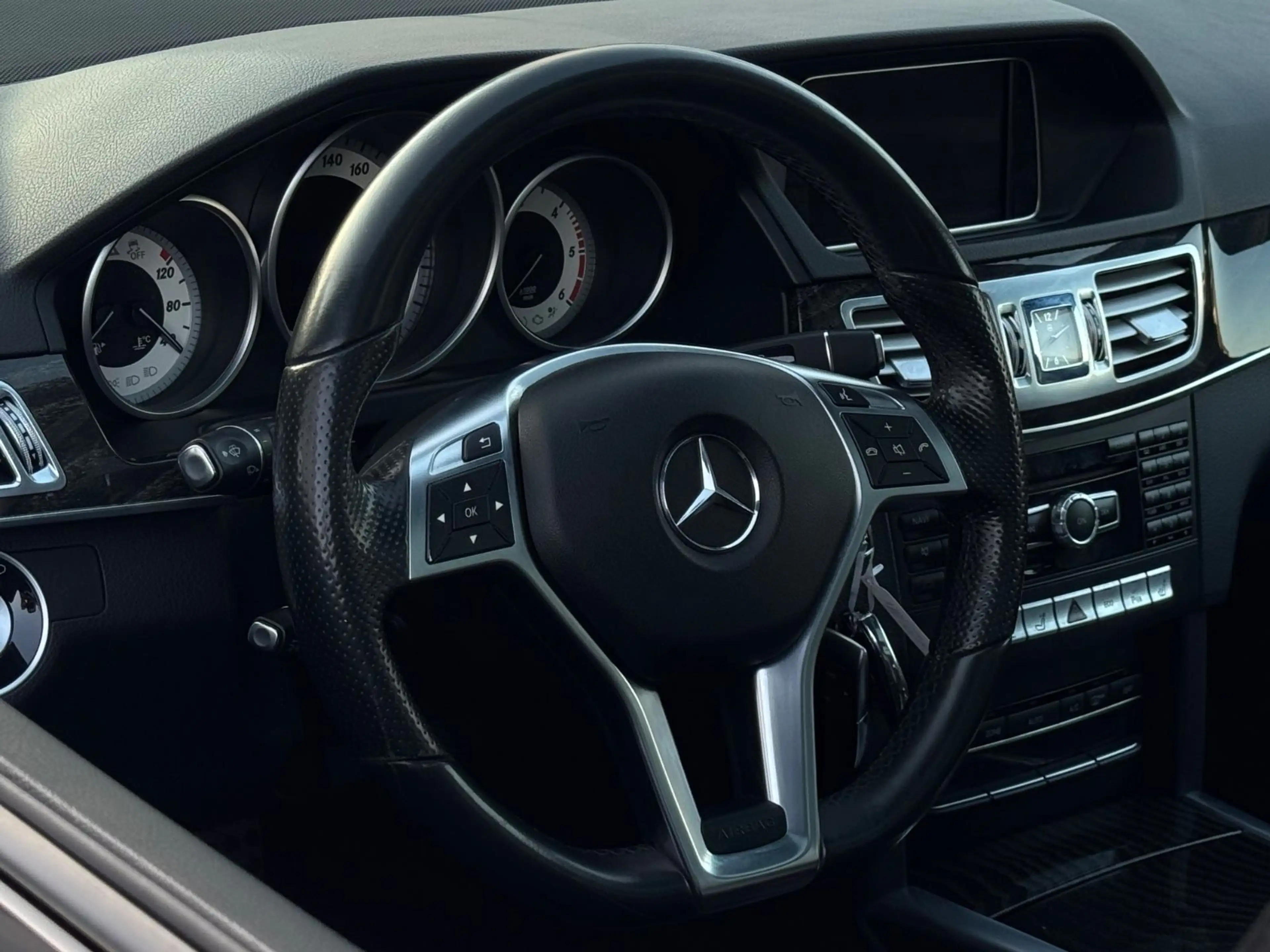 Mercedes-Benz E 250 AMG LINE Night Paket*4Matic*PANO*Standh.* — photo 7