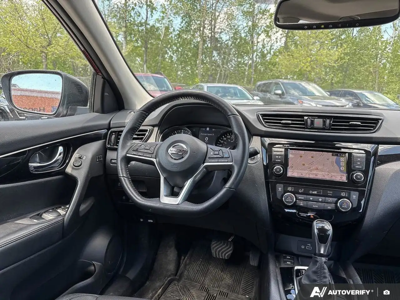 Nissan Qashqai снимка Nissan Qashqai