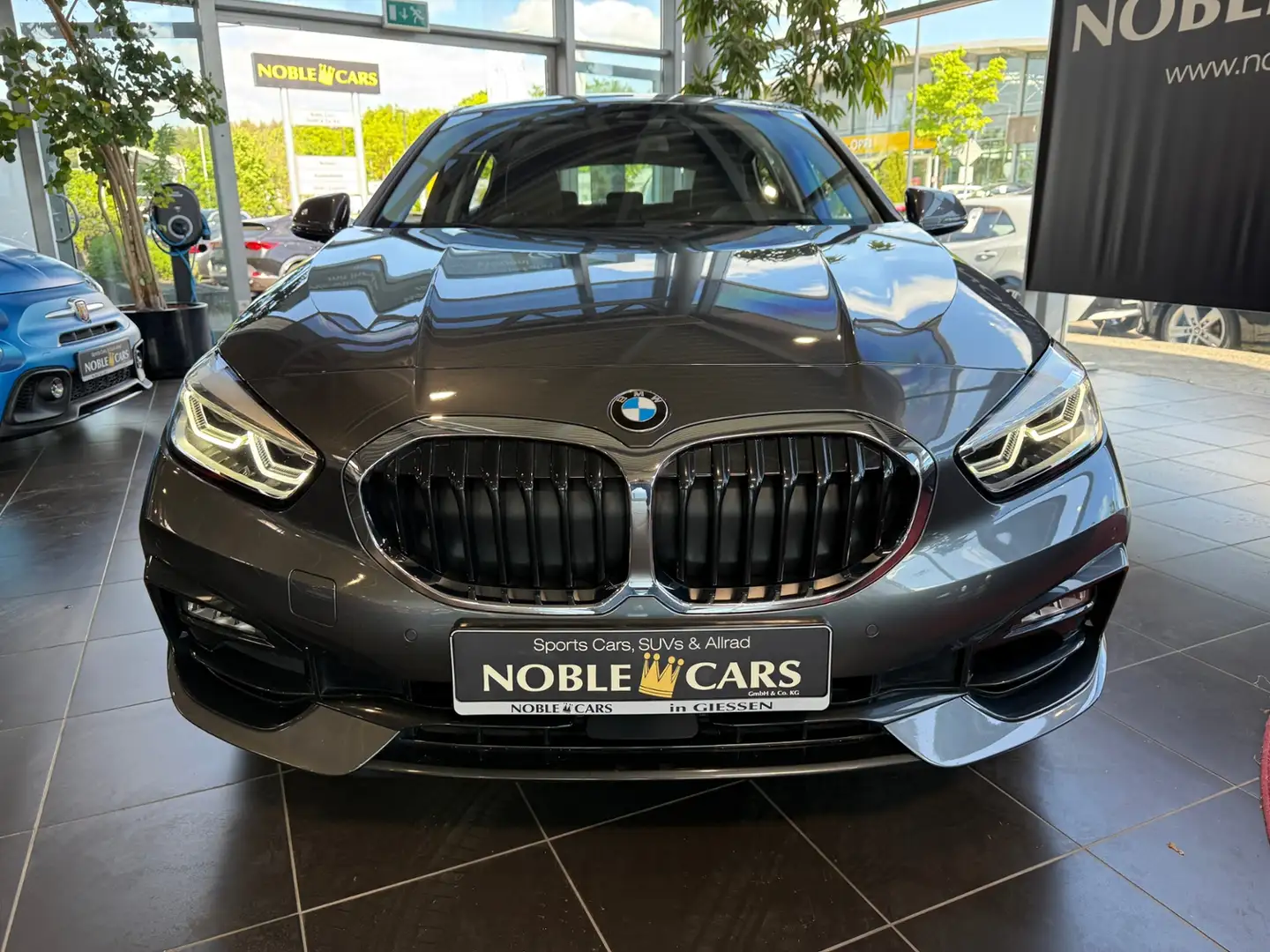 BMW 120 i Sport Line LED NAVI ALU Grijs - 2