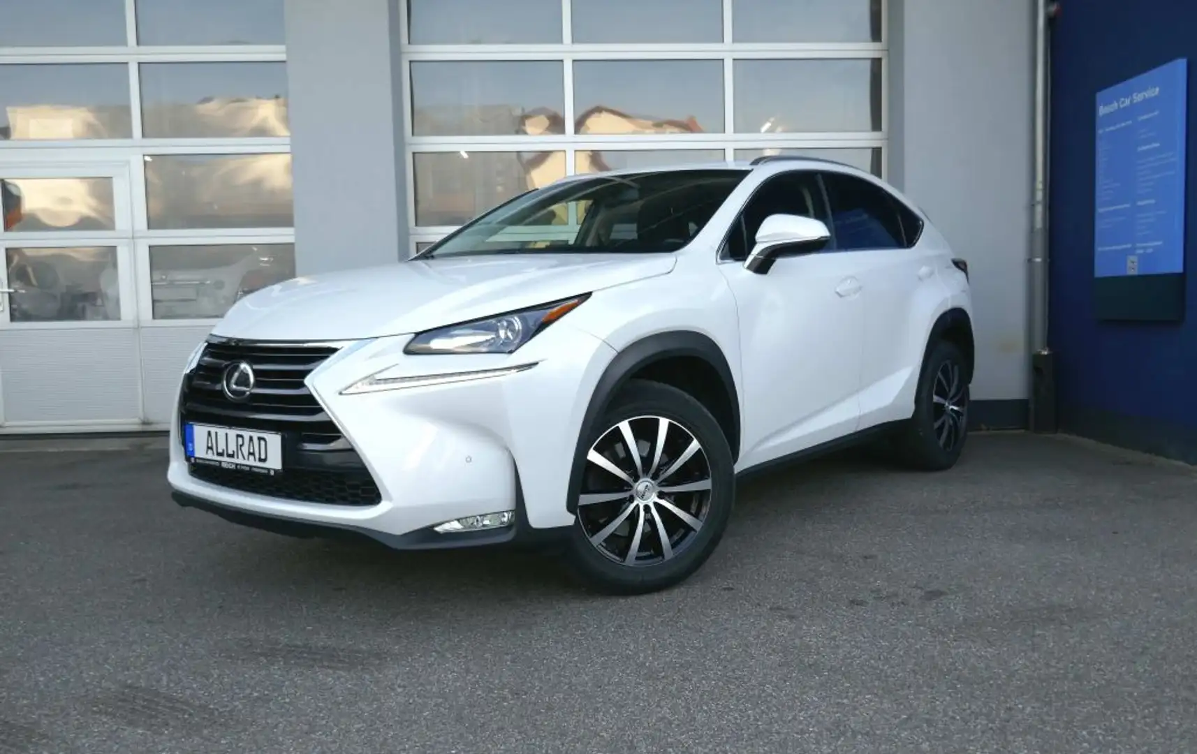 Lexus NX 200t AWD Executive-Line STANDHZ AHK LEDER NAVI Weiß - 1