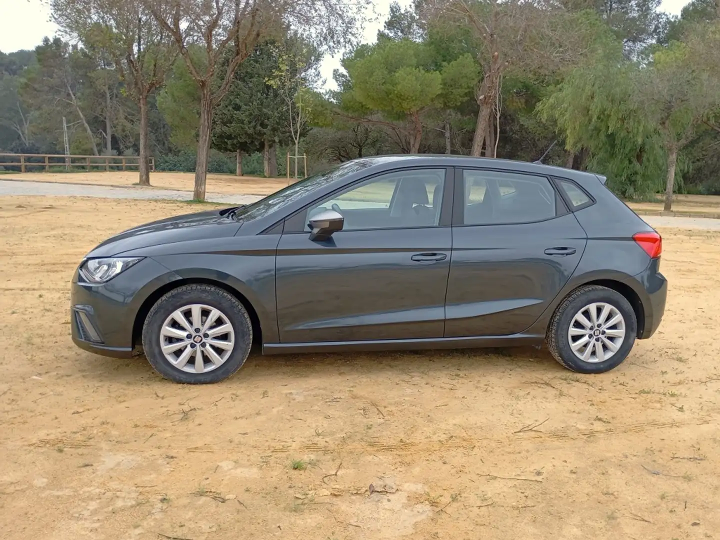 SEAT Ibiza 1.0 MPI S&S Reference 80 Gris - 2