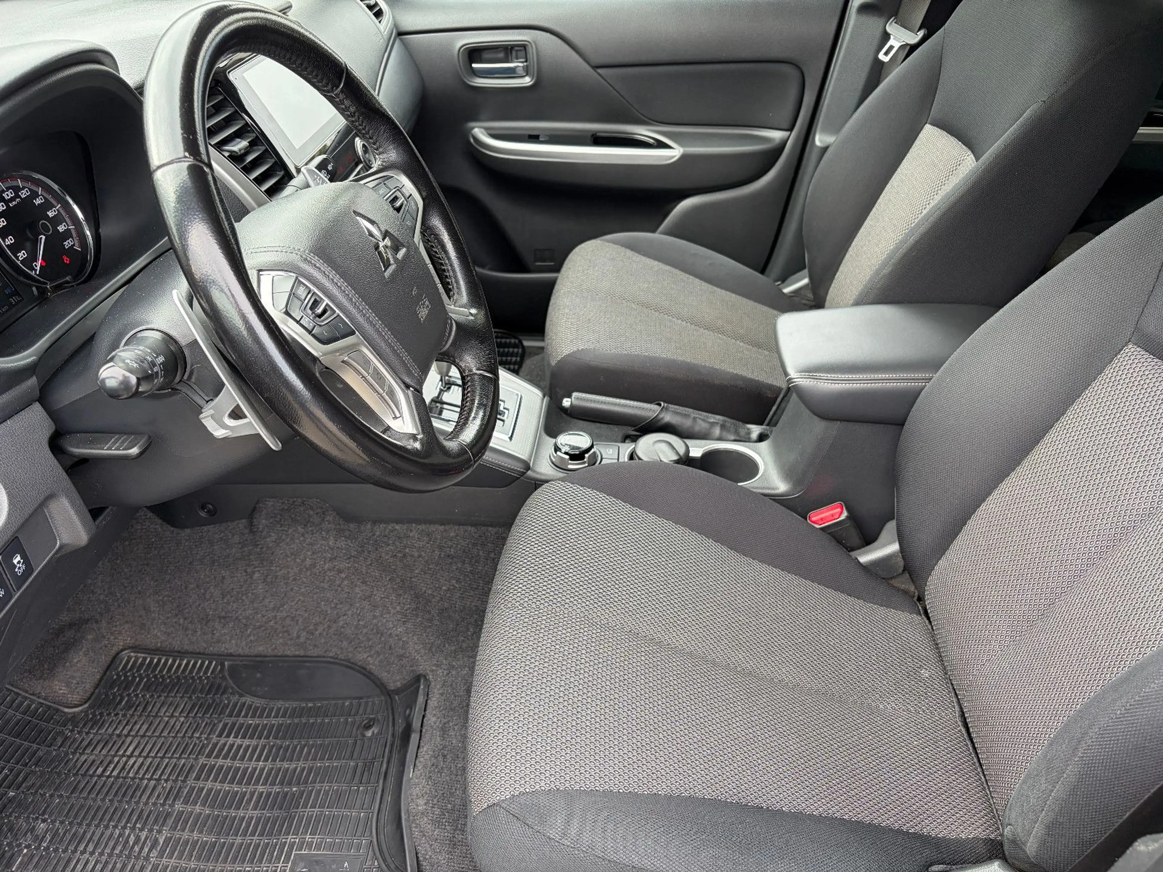 Mitsubishi L200 Select Doppelkabine 4WD — photo 11