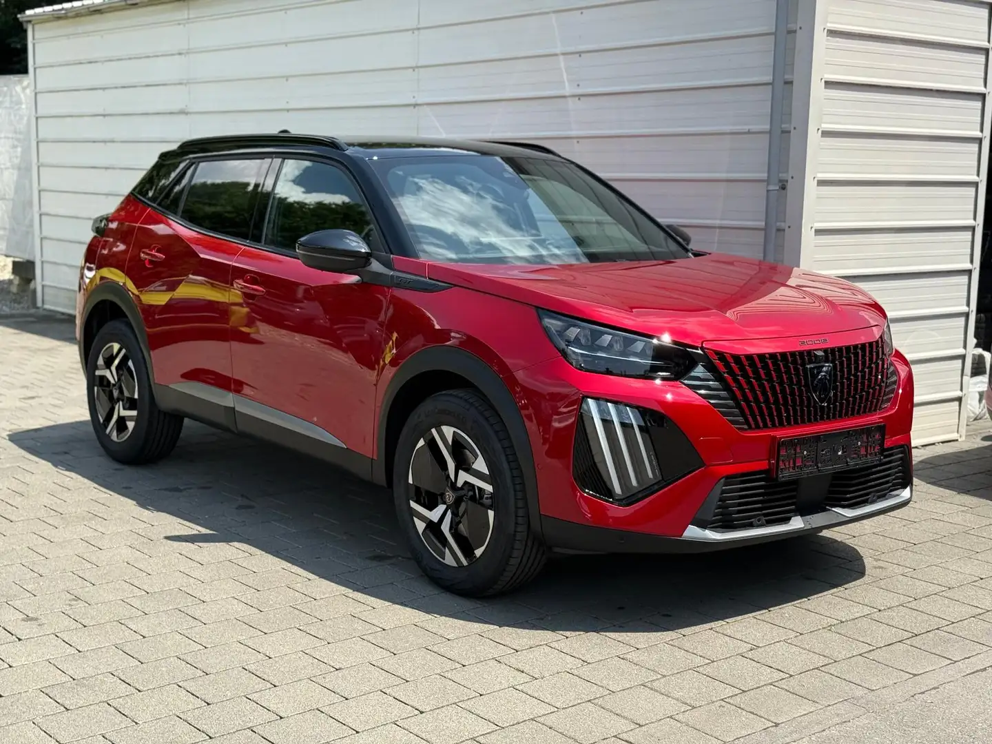 Peugeot 2008 GT HYBRID 145 e-DSC6 *Navi*ACC*Alcantara*SHZ*360°* Rood - 2