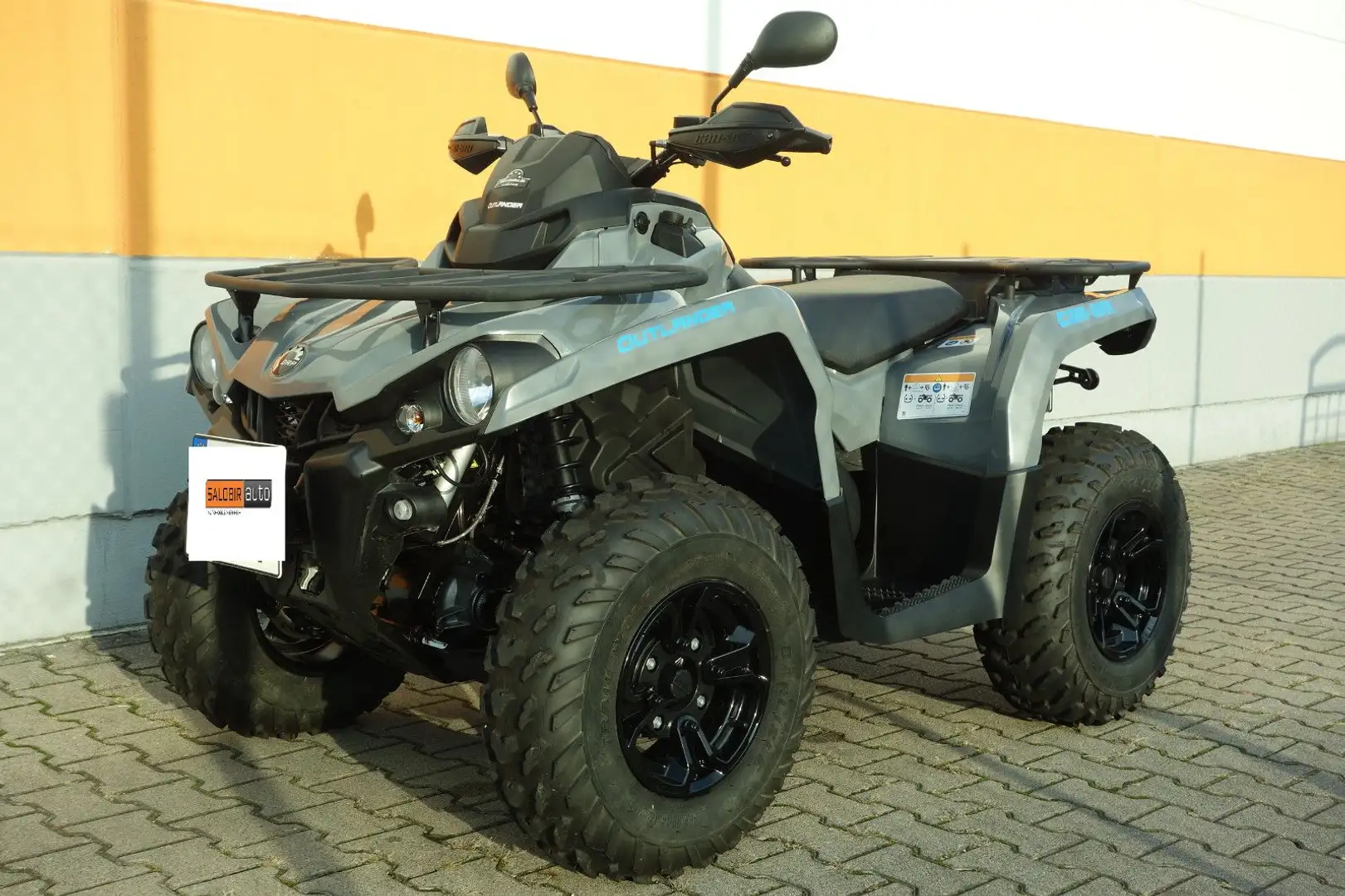 Can-Am Outlander 570 DPS 650cc Griffheizung Neuzustand Šedá - 1