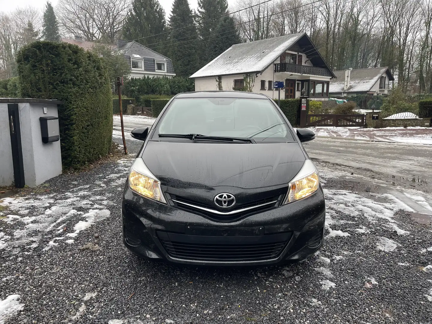 Toyota Yaris 1.3i VVT-i 16v Linea Sol AUTOMATIQUE Noir - 2