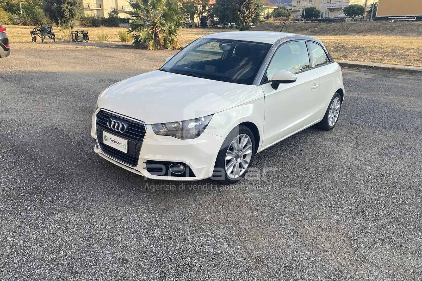 Audi A1 A1 1.6 TDI 105 CV Ambition Blanc - 1