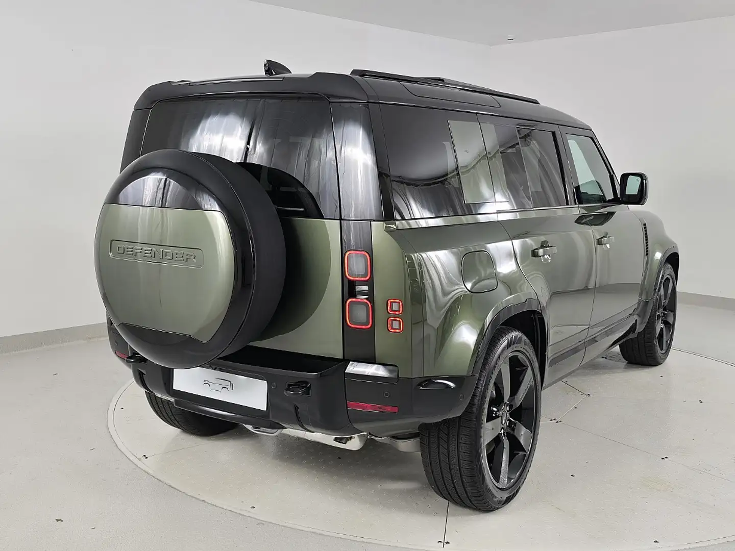Land Rover Defender 110 P300e PHEV AWD X-Dynamic SE Aut. | Auto Sta... Grün - 2