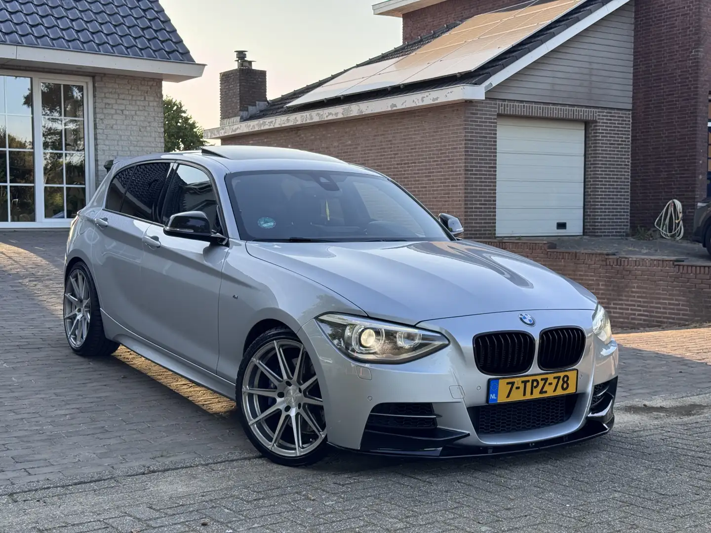 BMW 135 M135i X-Drive High Exec M-Perf Stage 2+ Grijs - 2