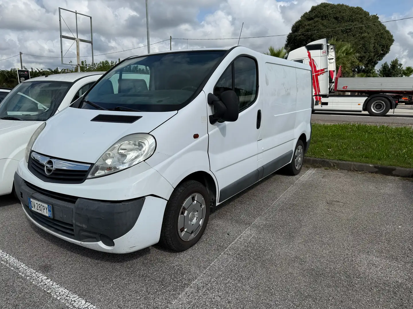 Opel Vivaro Blanc - 1