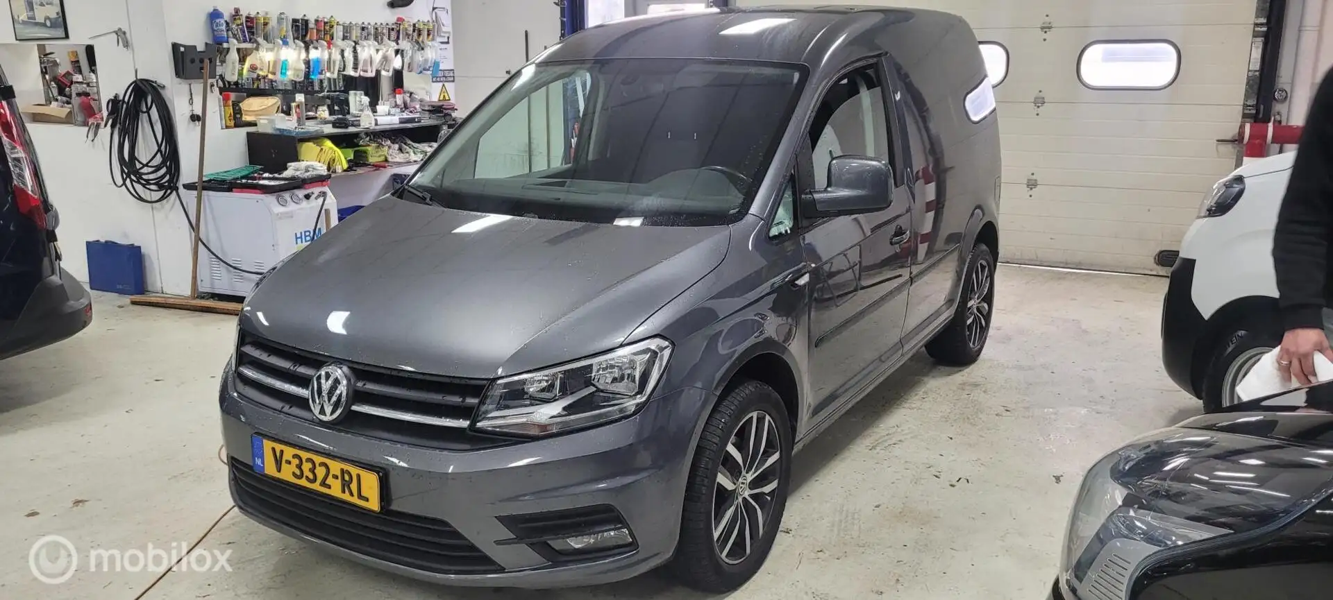 Volkswagen Caddy Bestel 2.0 TDI L1H1 BMT Highline Gris - 2