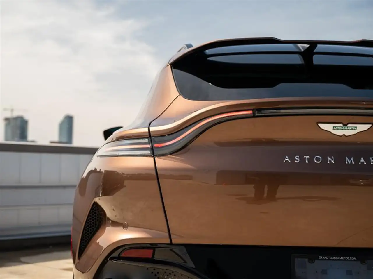 Aston Martin DBX снимка Aston Martin DBX