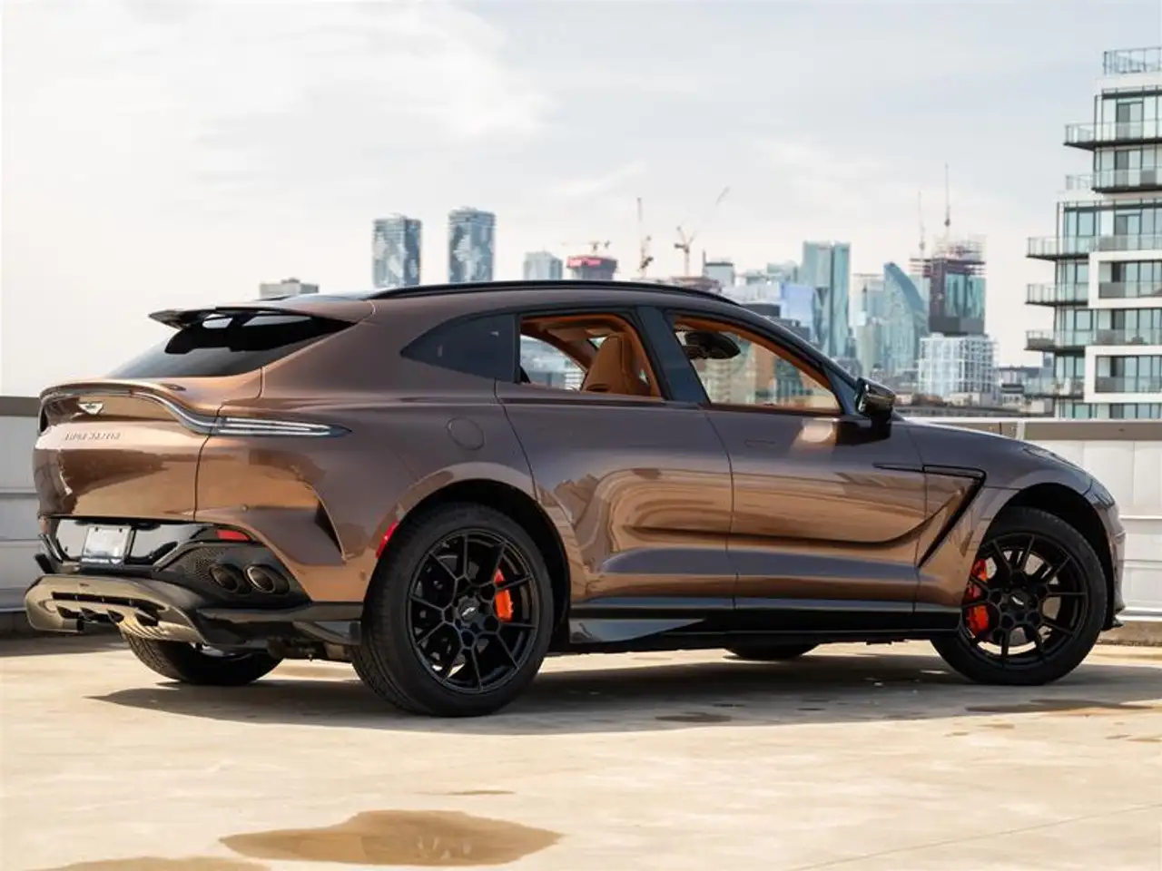 Aston Martin DBX снимка Aston Martin DBX