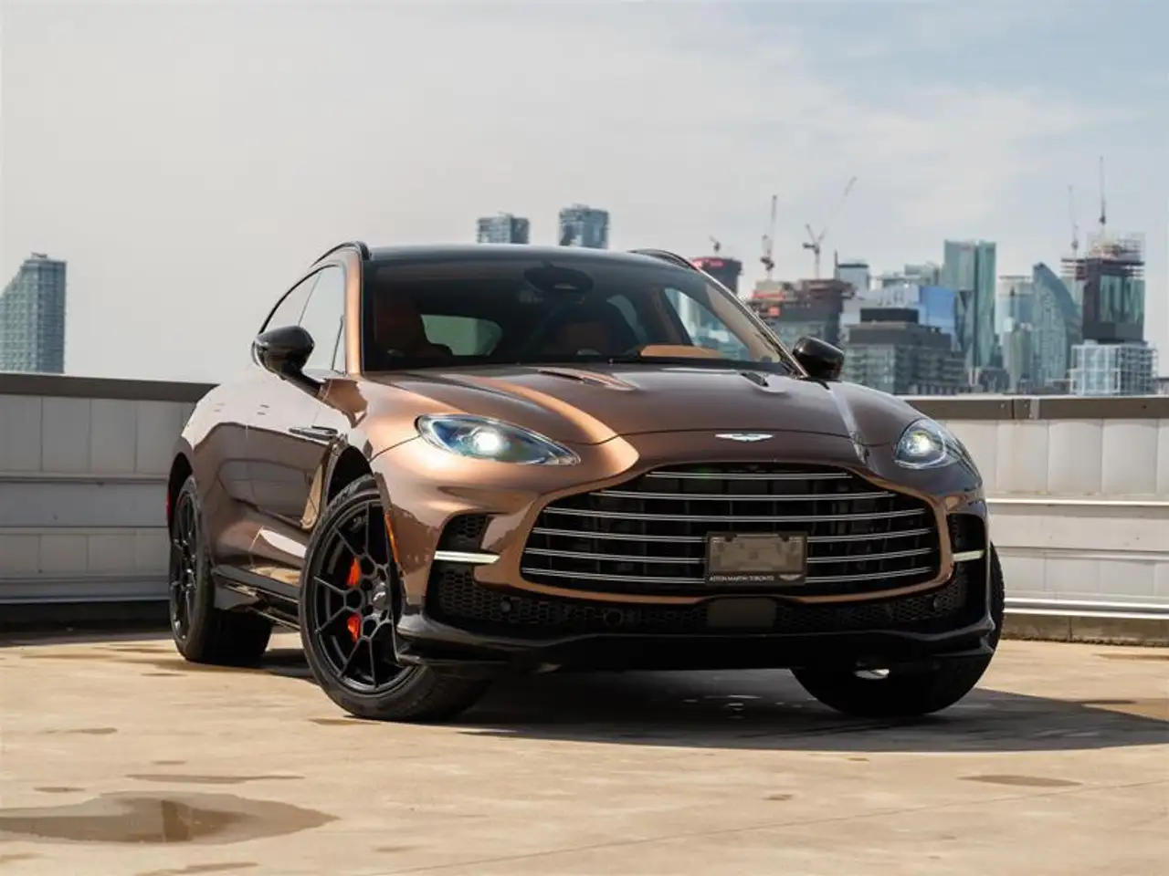 Aston Martin DBX снимка Aston Martin DBX