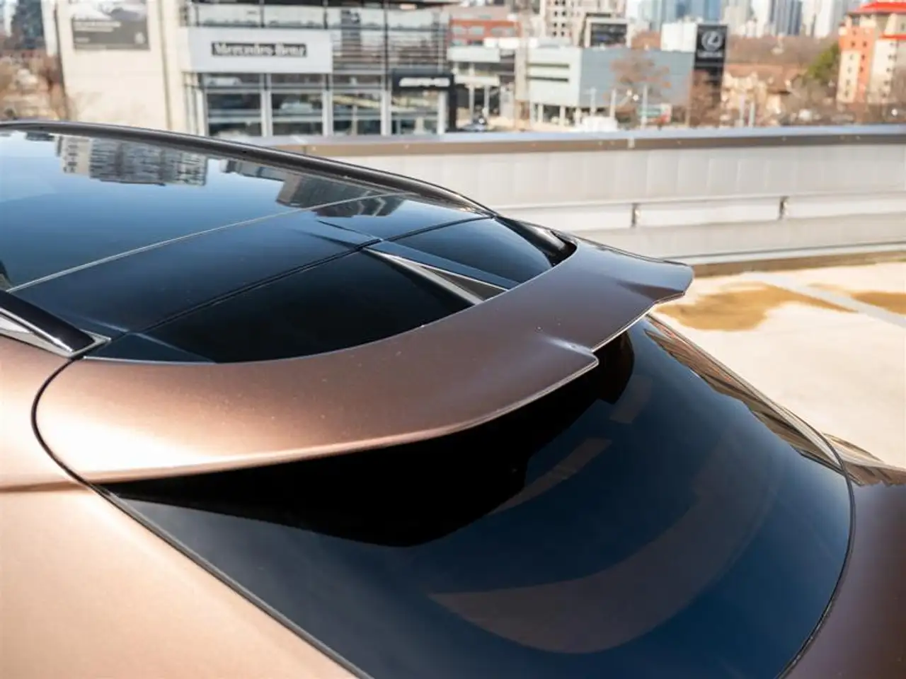 Aston Martin DBX снимка Aston Martin DBX