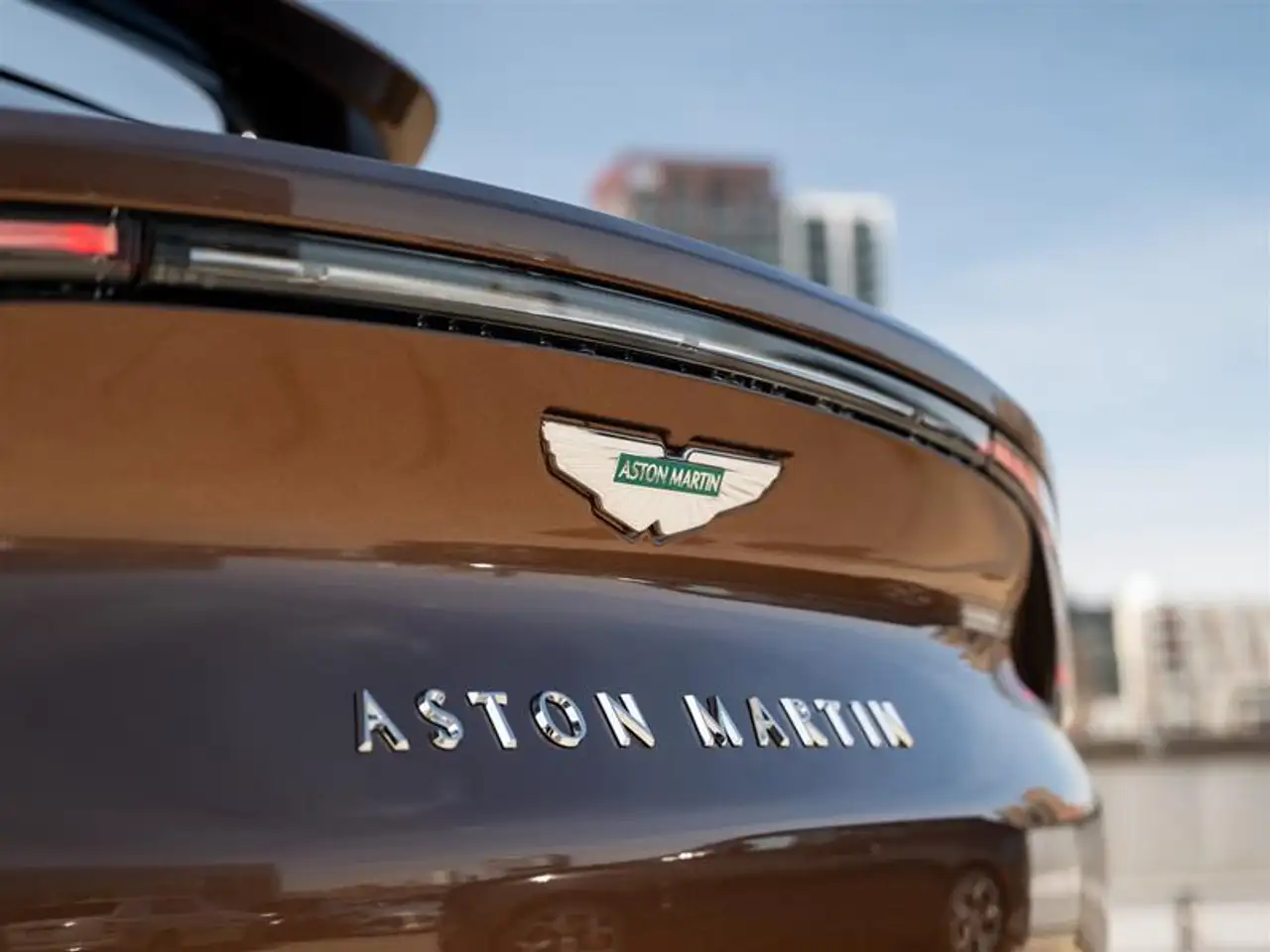 Aston Martin DBX снимка Aston Martin DBX