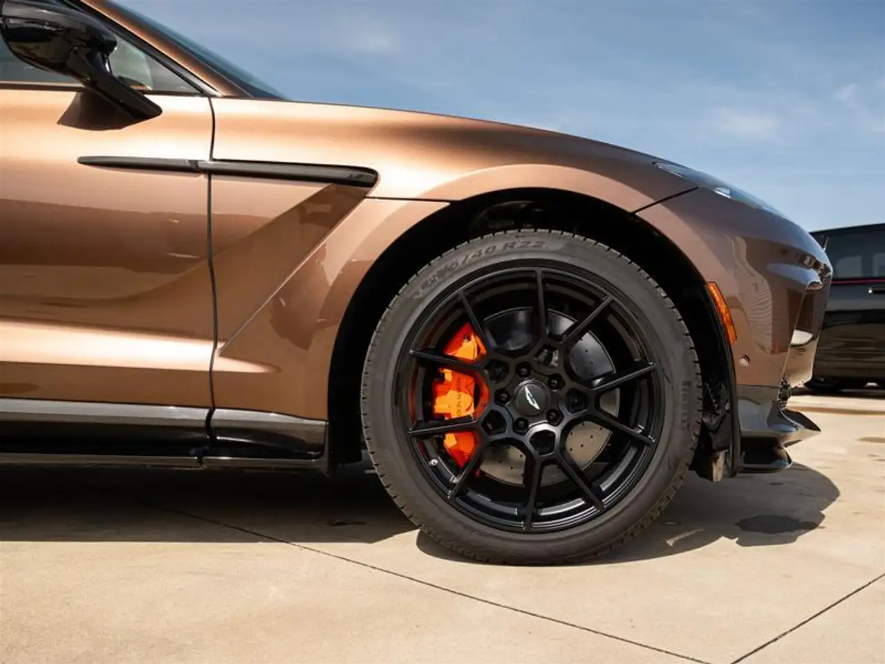 Aston Martin DBX снимка Aston Martin DBX