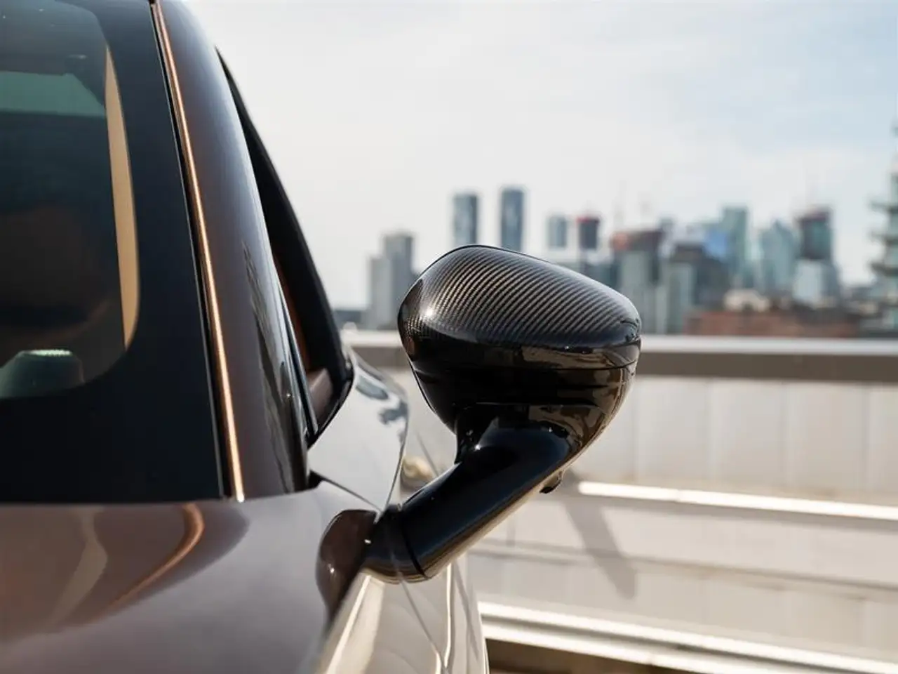 Aston Martin DBX снимка Aston Martin DBX