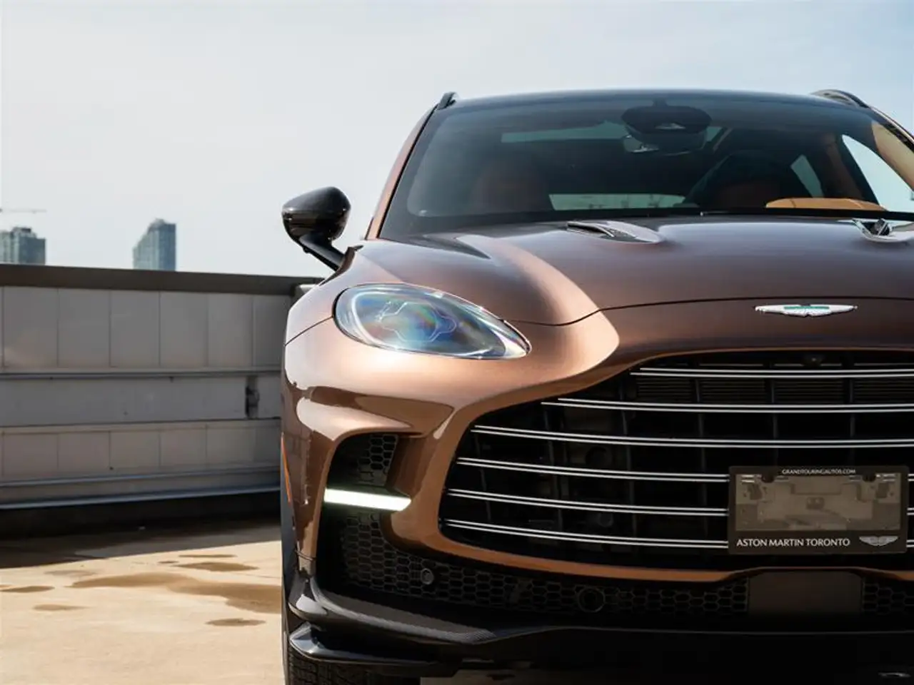 Aston Martin DBX снимка Aston Martin DBX