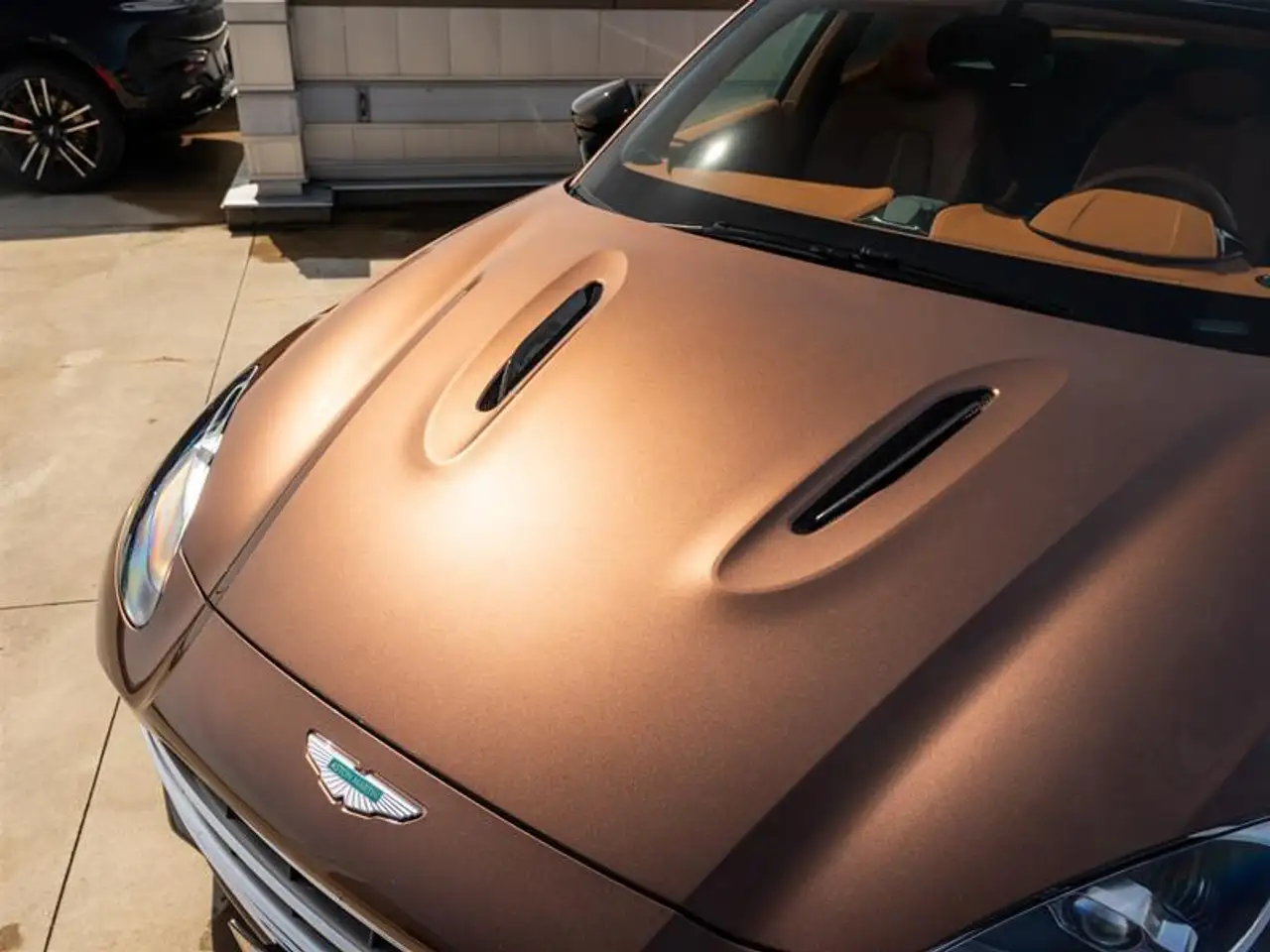 Aston Martin DBX снимка Aston Martin DBX