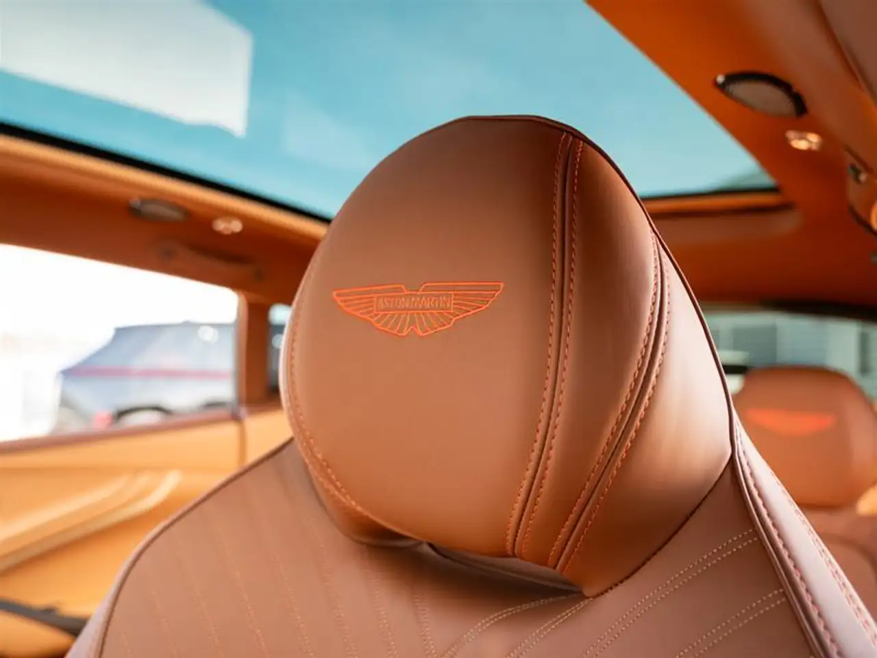 Aston Martin DBX снимка Aston Martin DBX