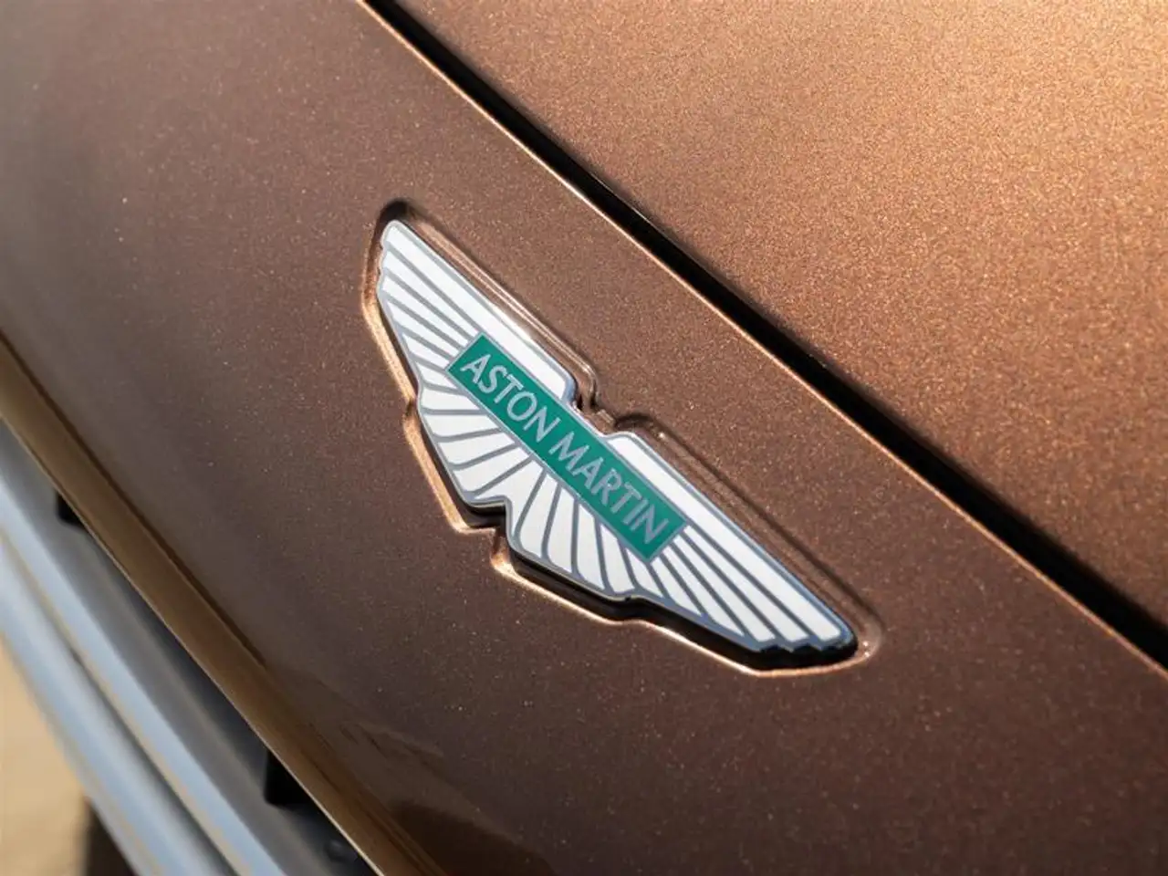Aston Martin DBX снимка Aston Martin DBX