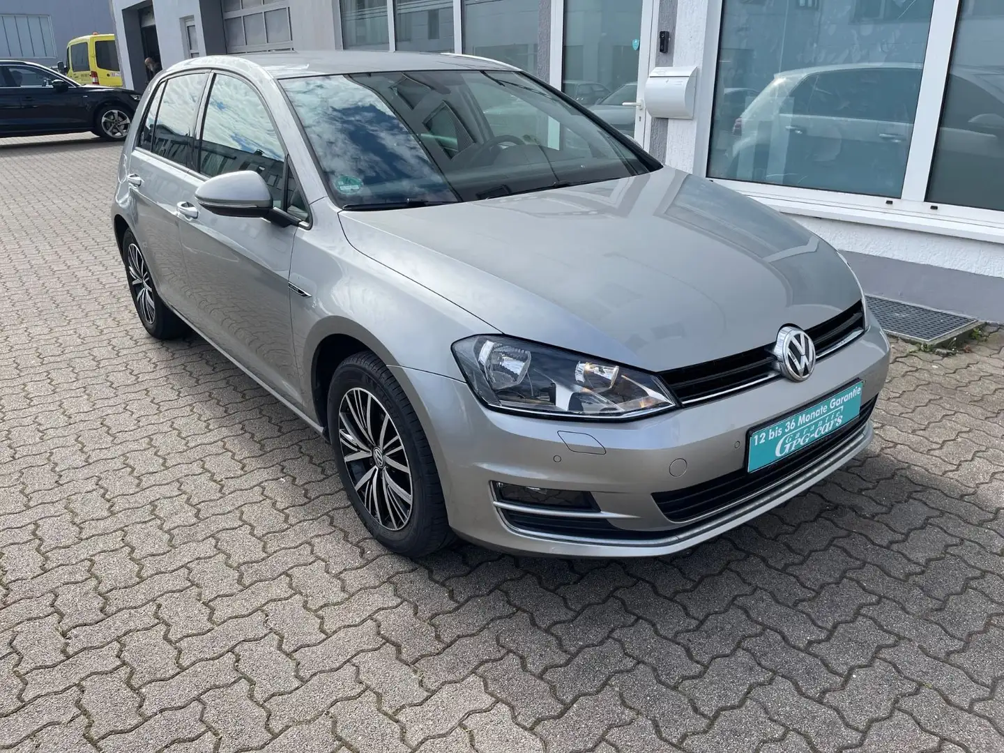 Volkswagen Golf VII Lim. Lounge BMT Silber - 1