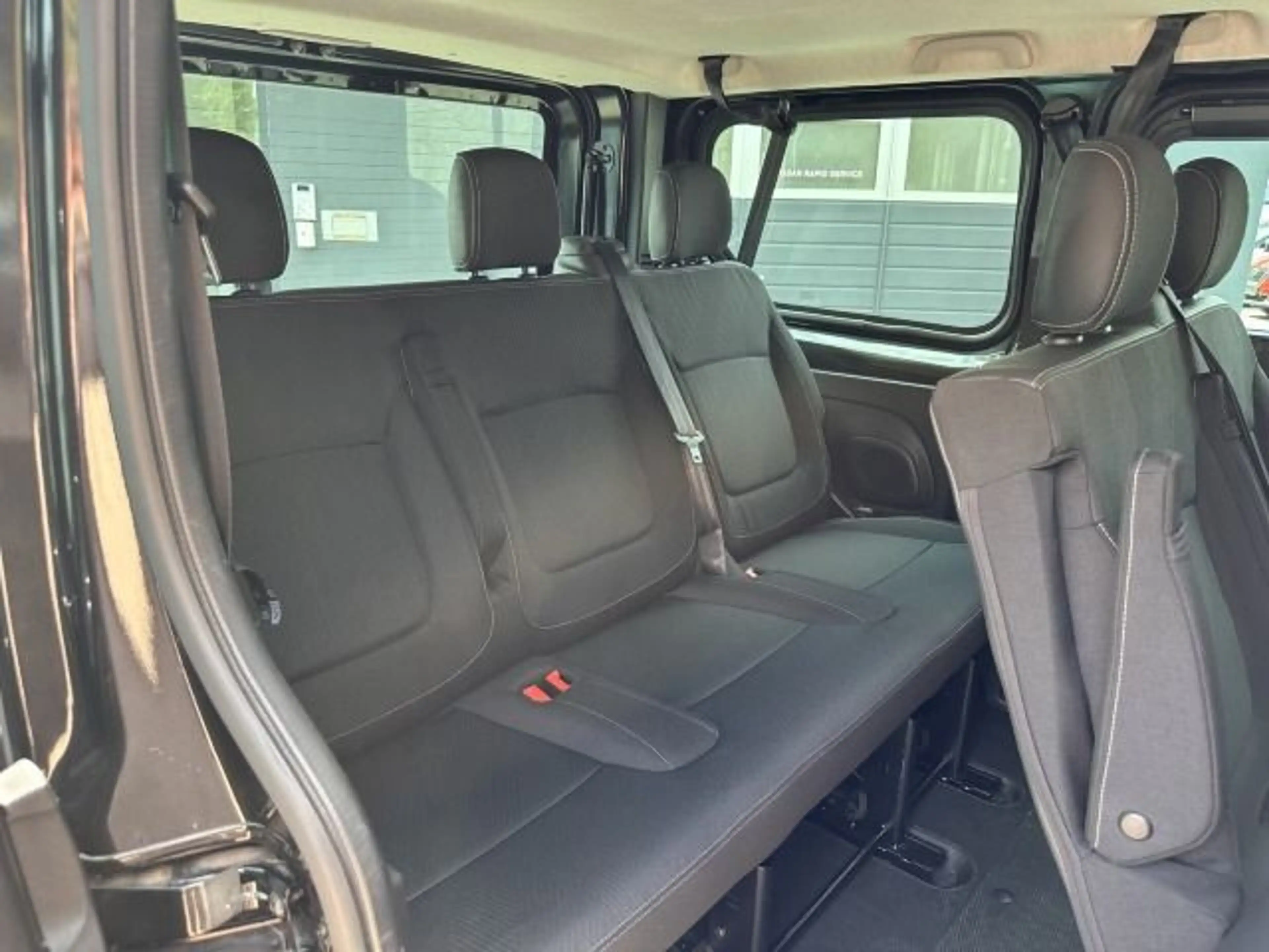 Nissan Primastar dCi170 DCT Tekna Navi Kamera 8-Sitzer — photo 12