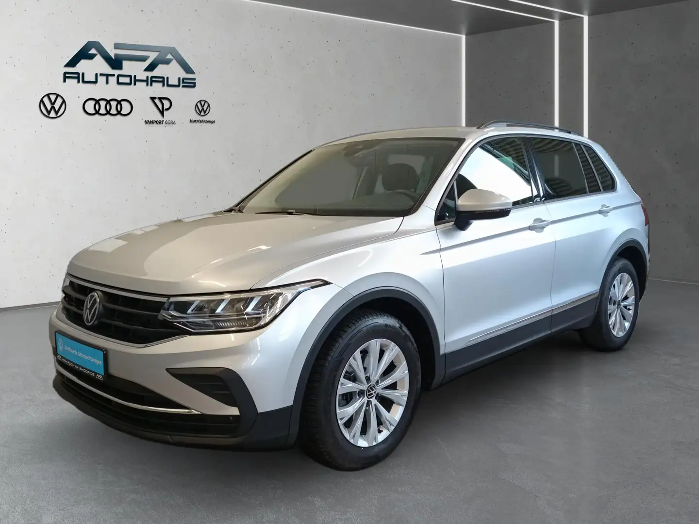 Volkswagen Tiguan 2.0 TDI Life DSG RFK*ACC*LED*Nav-Vorb Silber - 2