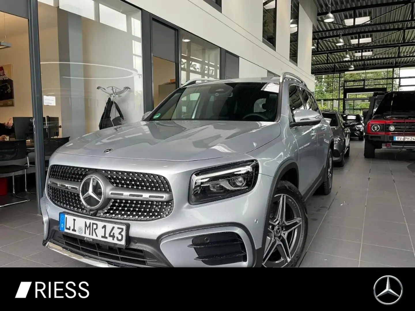 Mercedes-Benz GLB 250 4M AMG+AHK+DISTR+7 SITZER+MULTIB+KEYL+ Argent - 1