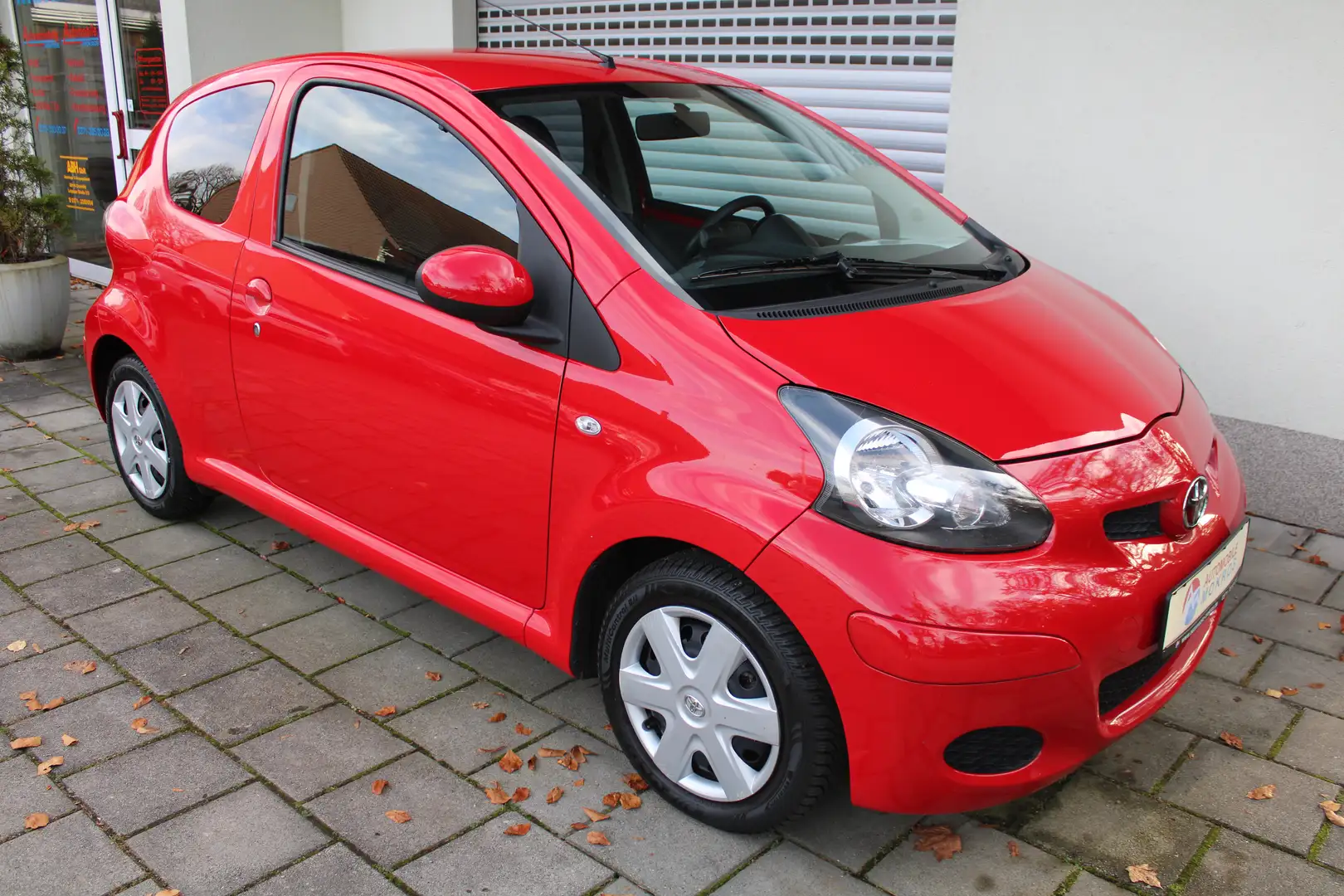 Toyota Aygo Edition Navigation Klimaanlage el.FH ZV Scheckheft Rot - 1