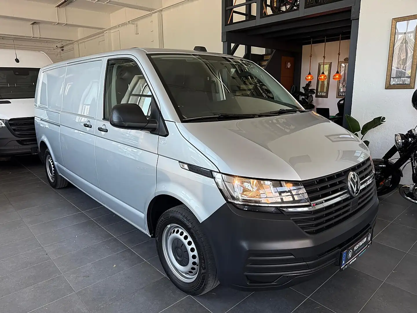 Volkswagen T6 Transporter T6 Kastenwagen LR 2,0 TDI BMT DSG 4 Motion Silber - 1