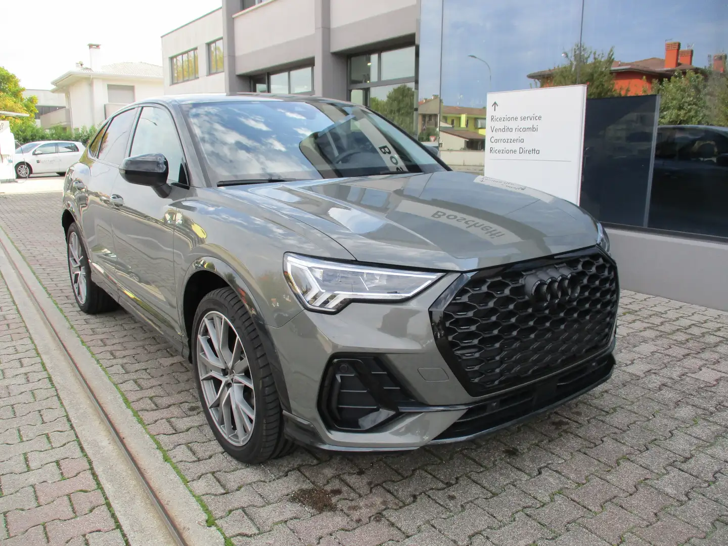 Audi Q3 Sportback 35 2.0 tdi S line edition s-tronic Grigio - 2
