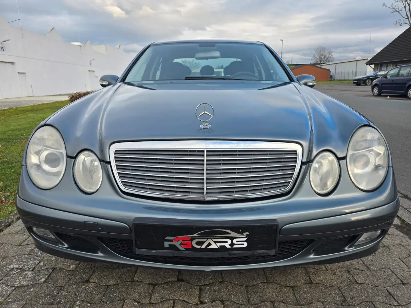 Mercedes-Benz E 220 CDI Limousine Grau - 2