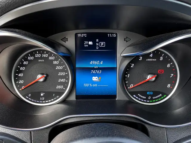Mercedes-Benz GLC view 16