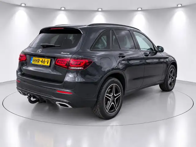 Mercedes-Benz GLC view 3