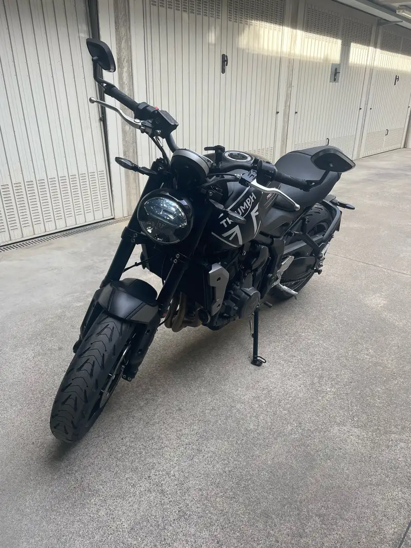 Triumph Trident 660 Negro - 1