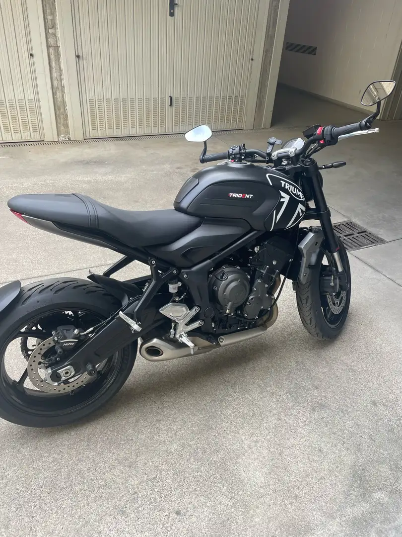 Triumph Trident 660 Negro - 2