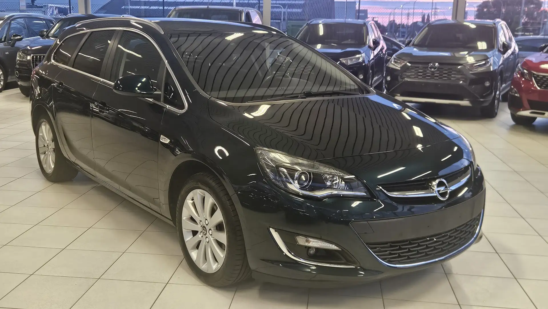 Opel Astra 1.4Turbo BENZINE 103Kw Année 2015,56.000Km Schwarz - 1