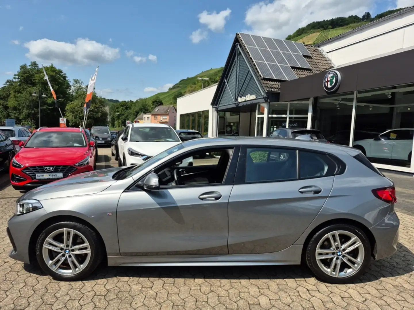 BMW 118 i M Sport Voll-LED CarPlay Navi PDC SHZ Gris - 2