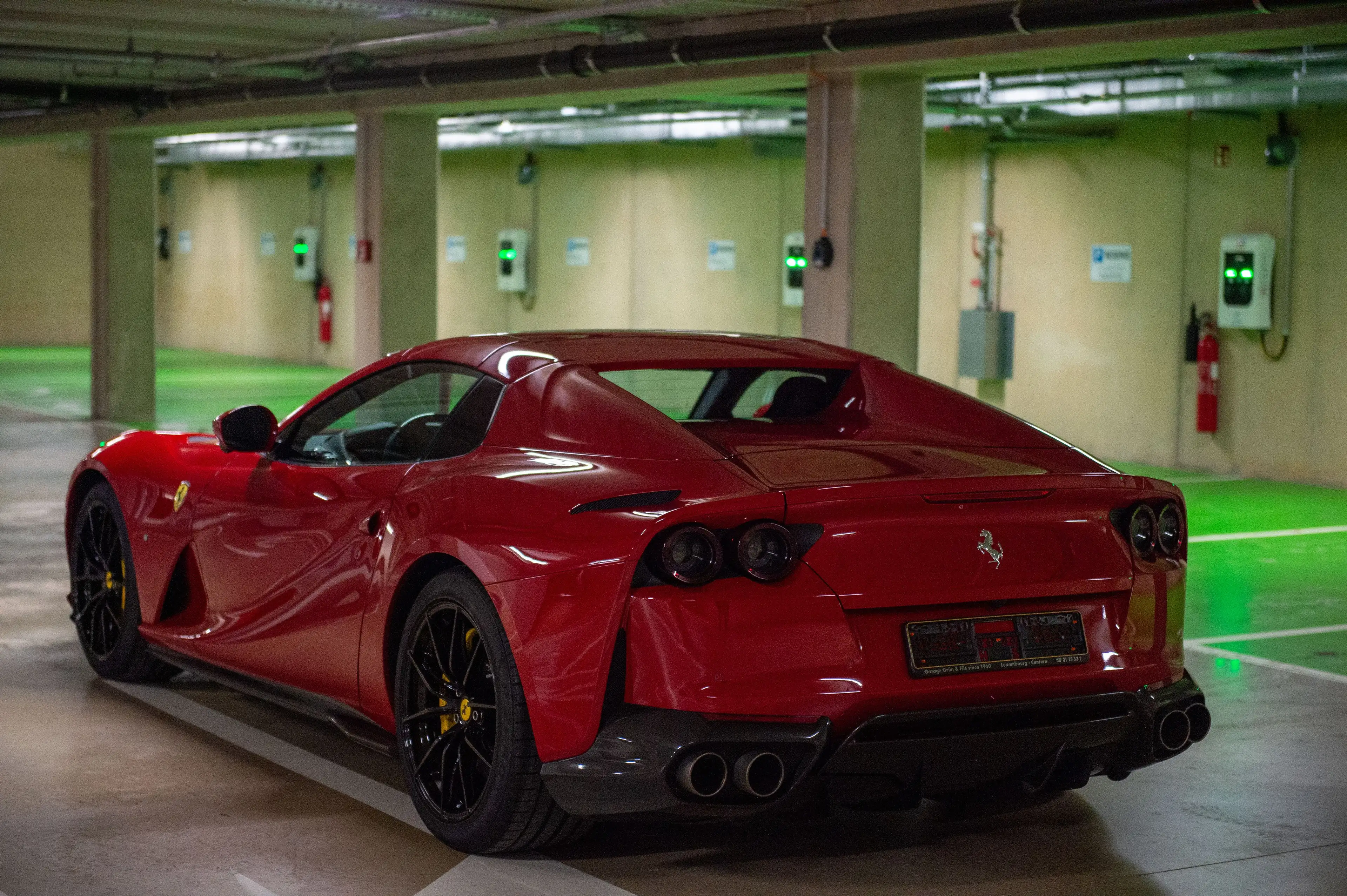 Ferrari 812 GTS - Full Carbon  -Rosso 70 Anni — photo 12