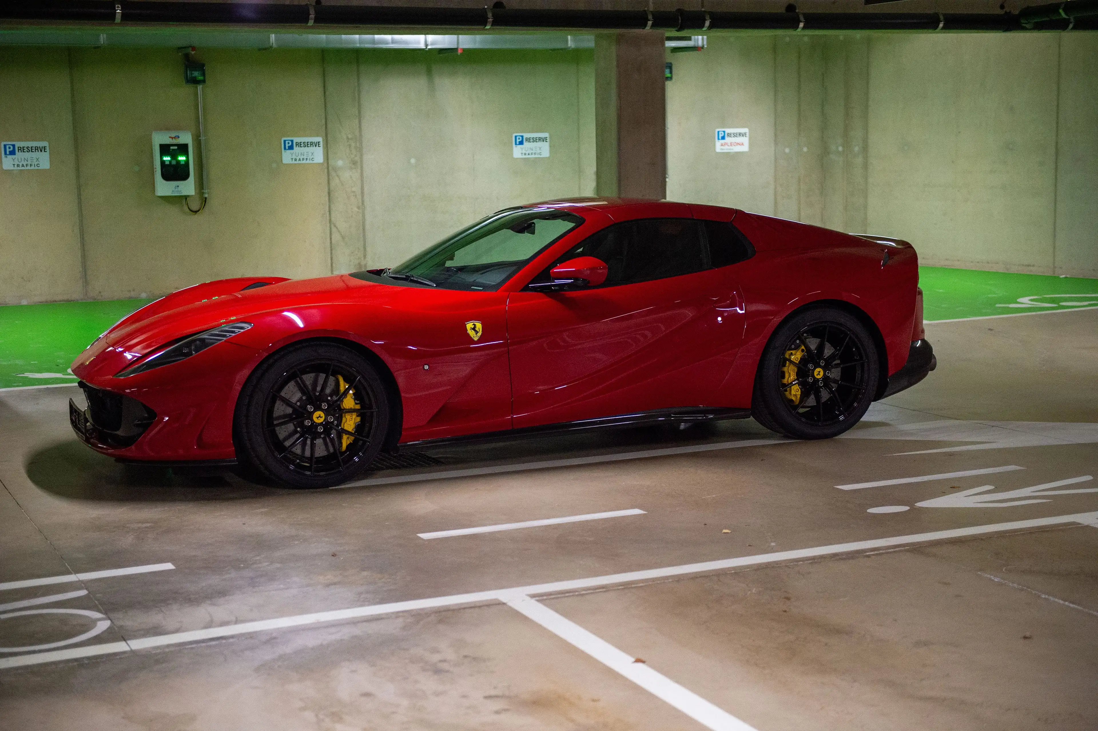 Ferrari 812 GTS - Full Carbon  -Rosso 70 Anni — photo 10